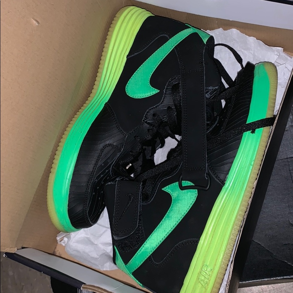 Nike Air . (Green and neon)